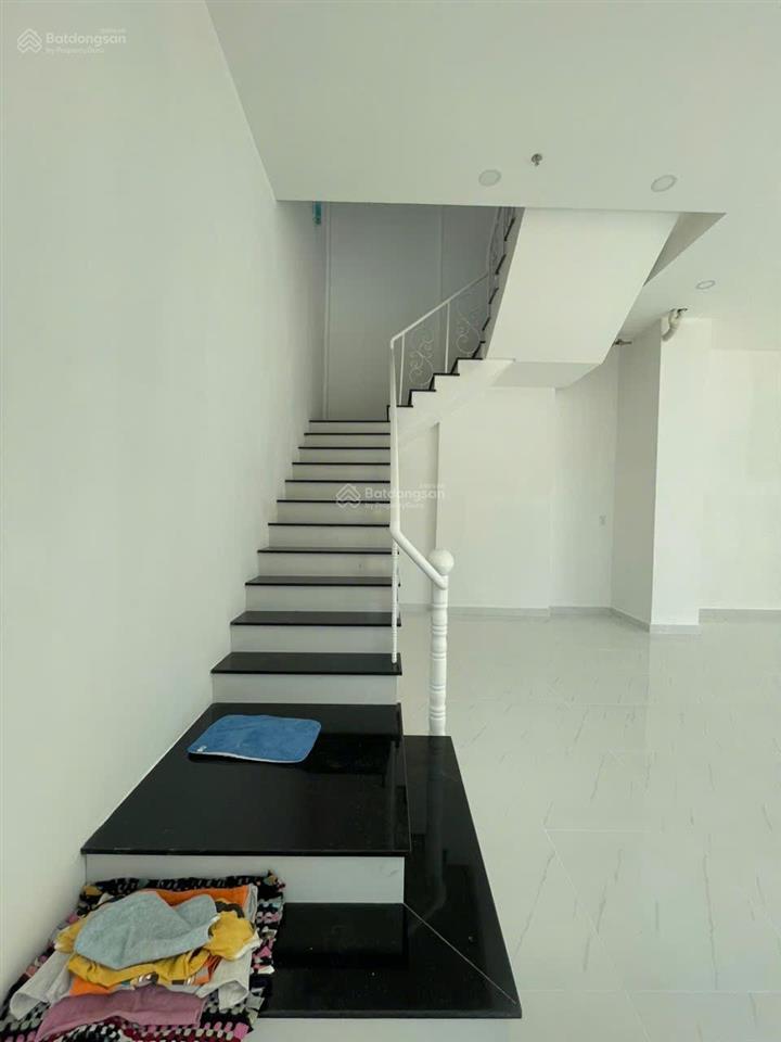 Cho thuê shophouse 160m2 1 trệt 1 lầu mặt tiền 9m  hoàn thiện cơ bản  giá thuê 25triệu