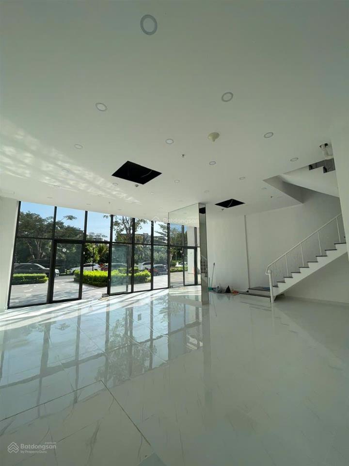 Cho thuê shophouse 160m2 1 trệt 1 lầu mặt tiền 9m  hoàn thiện cơ bản  giá thuê 25triệu