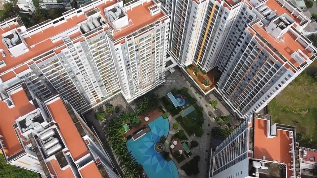 Bán căn 2 phòng ngủ view hồ bơi  hướng mát  giá đúng 4,5 tỷ  nổi bật trên thị trường