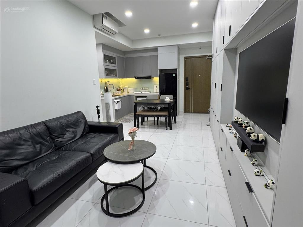 Bán căn 2 phòng ngủ view hồ bơi  hướng mát  giá đúng 4,5 tỷ  nổi bật trên thị trường