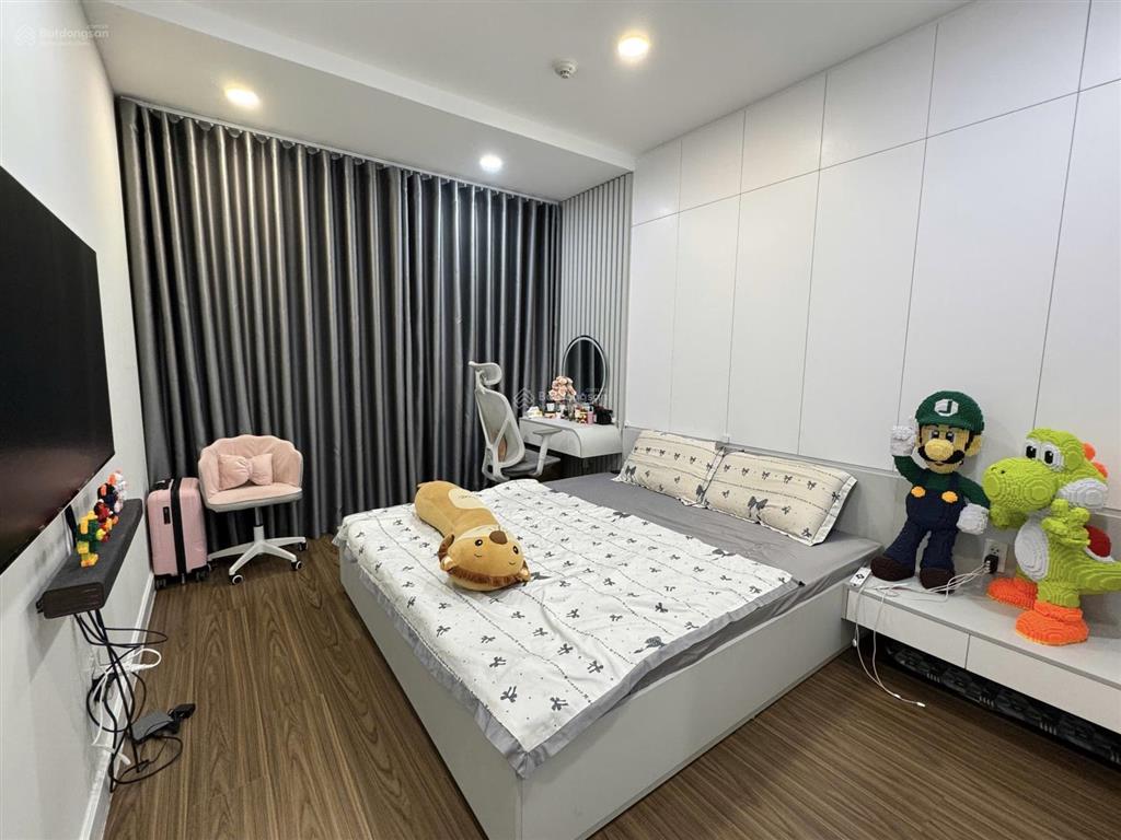 Bán căn 2 phòng ngủ view hồ bơi  hướng mát  giá đúng 4,5 tỷ  nổi bật trên thị trường