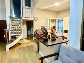 Bán penthouse hưng vượng 01 dtsd 133m2  03 ban công  03 pn  2wc  sân vườn rộng. lầu 4 thang bộ