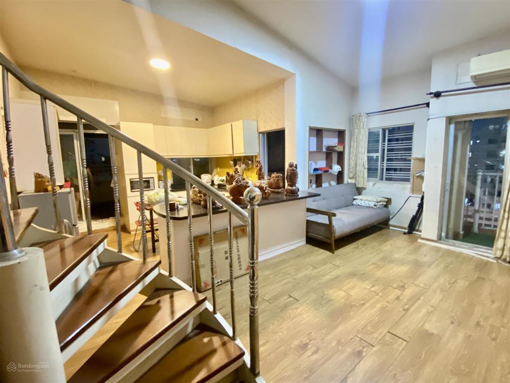 Bán penthouse hưng vượng 01 dtsd 133m2  03 ban công  03 pn  2wc  sân vườn rộng. lầu 4 thang bộ