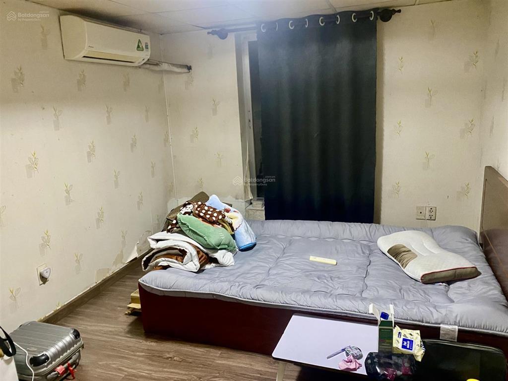 Bán penthouse hưng vượng 01 dtsd 133m2  03 ban công  03 pn  2wc  sân vườn rộng. lầu 4 thang bộ