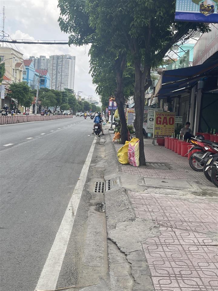 Chủ cho thuê nhà mặt tiền 5,5 x 18m, 2 lầu huỳnh tấn phát, quận 7