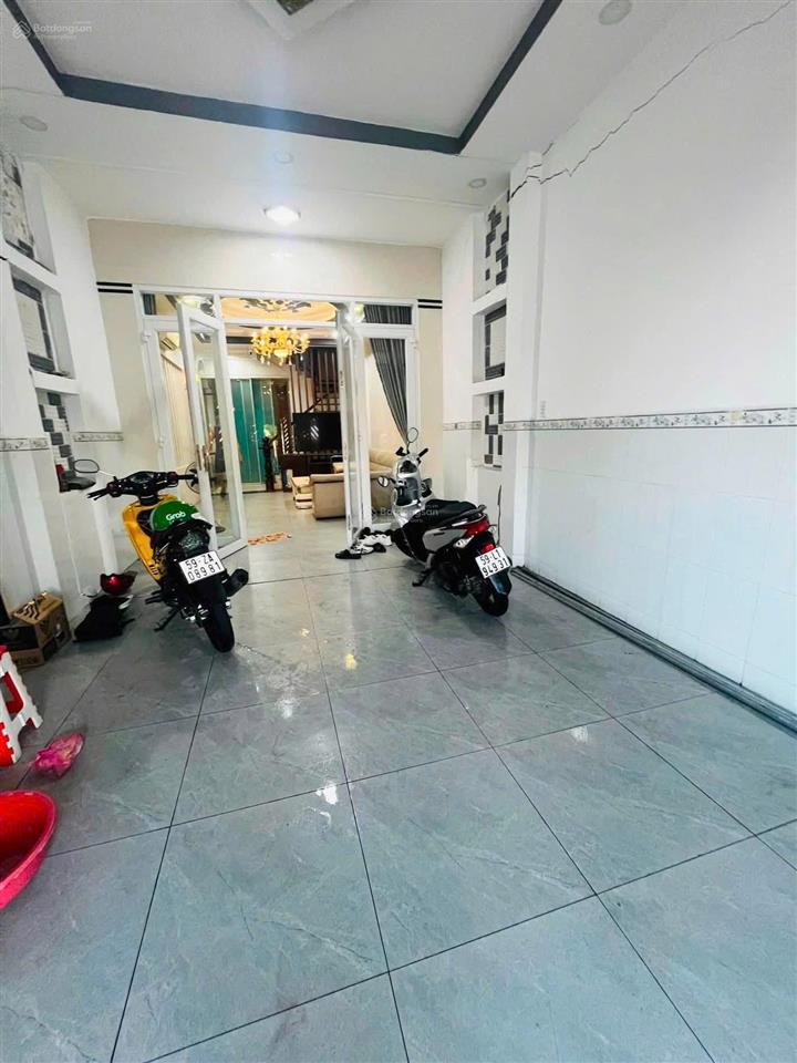 Cho thuê nhà riêng đường rộng 10m, xe hơi để trong nhà ngang 4x22m, 3 lầu, ngay thị trấn nhà bè.