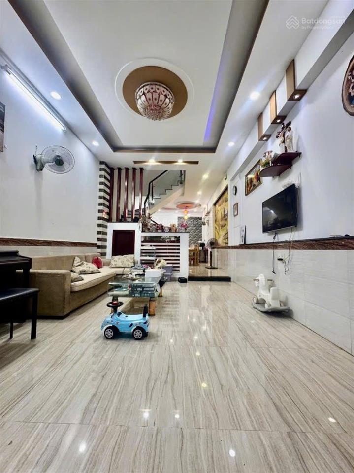 Chính chủ cần bán gấp nhà 3 tầng hẻm xe hơi thẳng 1 trục huỳnh tấn phát, 4 phòng ngủ, quận 7