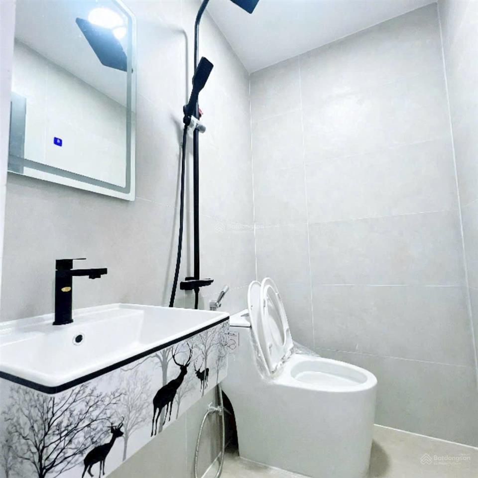 Nhà cách mặt tiền chính tôn đản chỉ 35m, 3 tầng lầu, nhà sạch như mới, trung tâm q4.