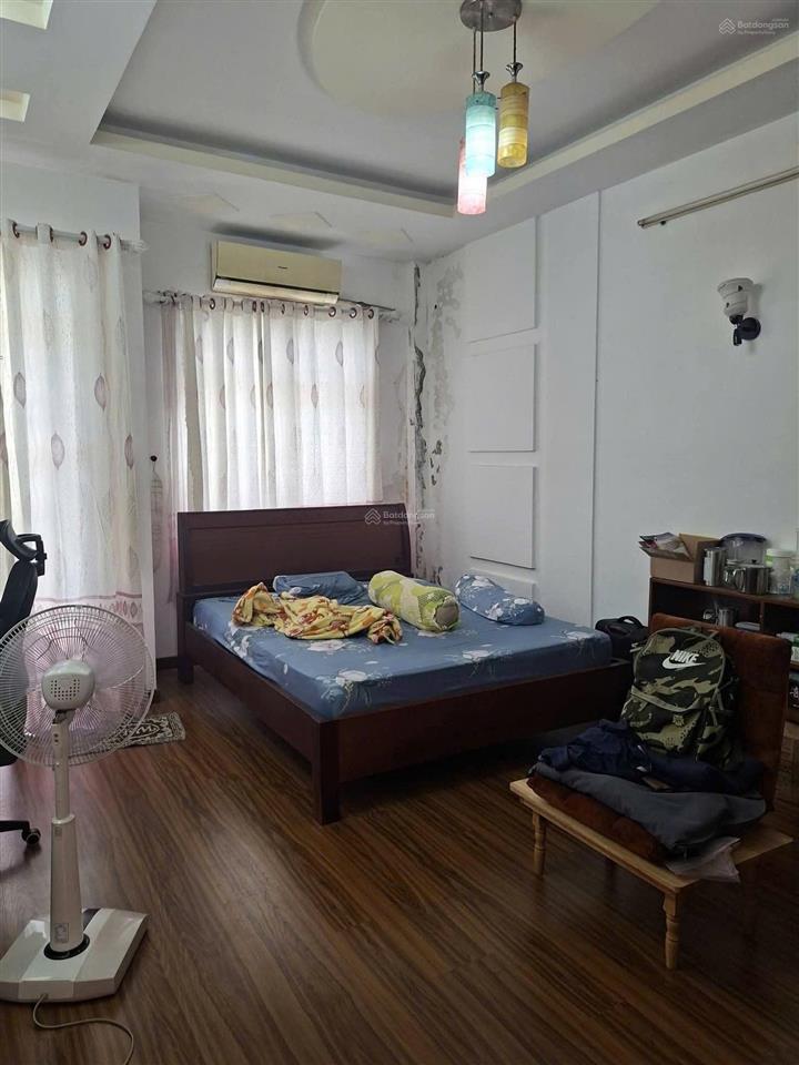 Bán nhà gấp chia tài sản hẻm xe hơi, 3 tầng lầu, 4 phòng ngủ, sổ hồng riêng, phú thuận, quận 7