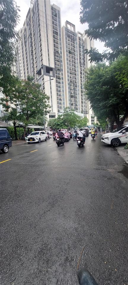 Nhà phố khu phú mỹ hưng quận 7.
mặt tiền đường đặng đại độ