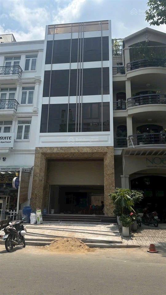 Nhà phố khu phú mỹ hưng quận 7.
mặt tiền đường đặng đại độ