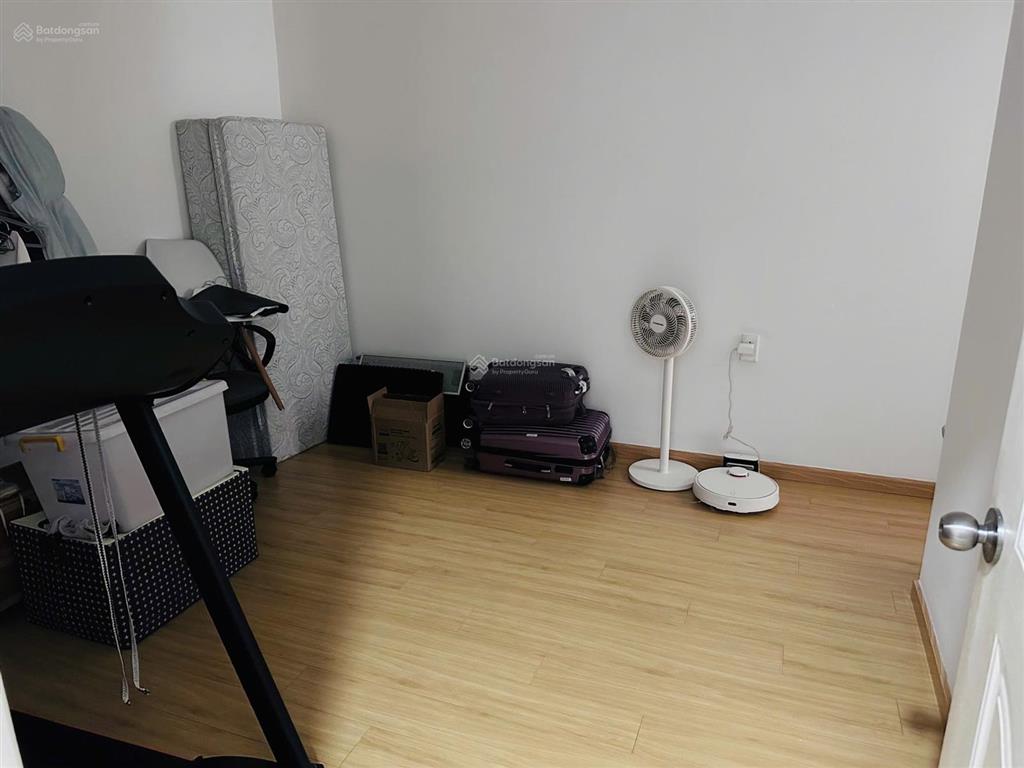 Bán căn hộ tô ký tower quận 12, 61m2, 2pn2wc, đã có sổ, nhà sạch đẹp, full nội thất, giá 2tỷ650.