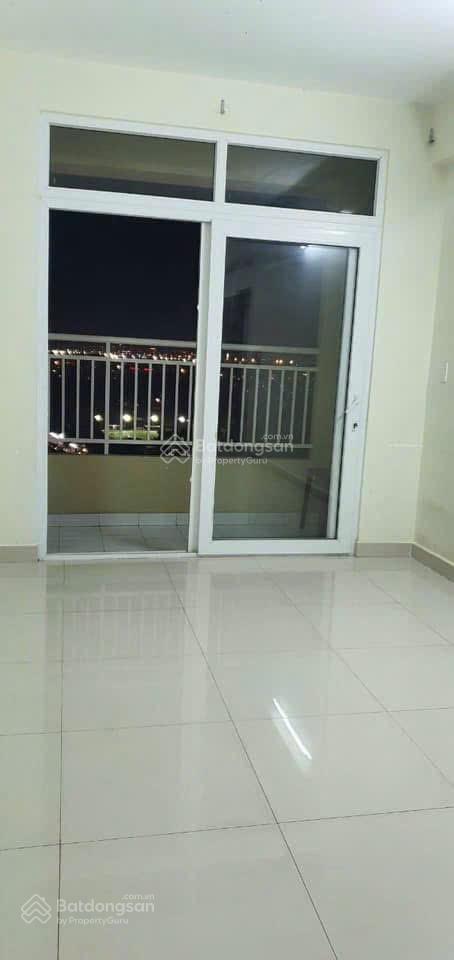 Cho thuê căn hộ tô ký tower q12, có ban công, giá thuê 7 triệu/ tháng