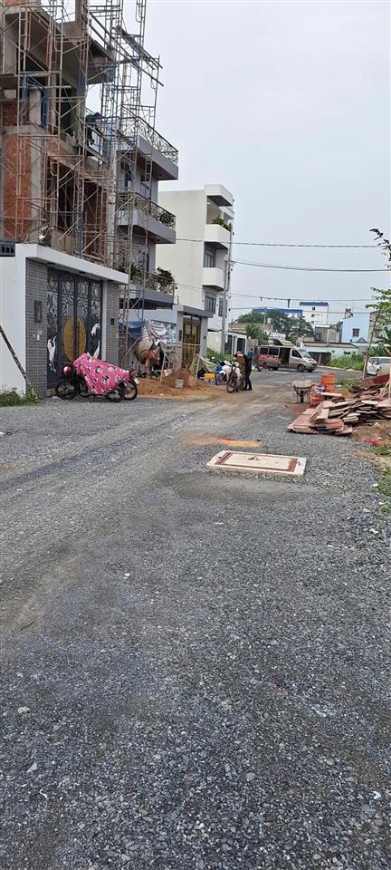 Bán đất 5m x 17m sổ hồng riêng ,đường nhựa 13m cách bùi thị lùng 70m thới tam thôn , chợ hóc môn