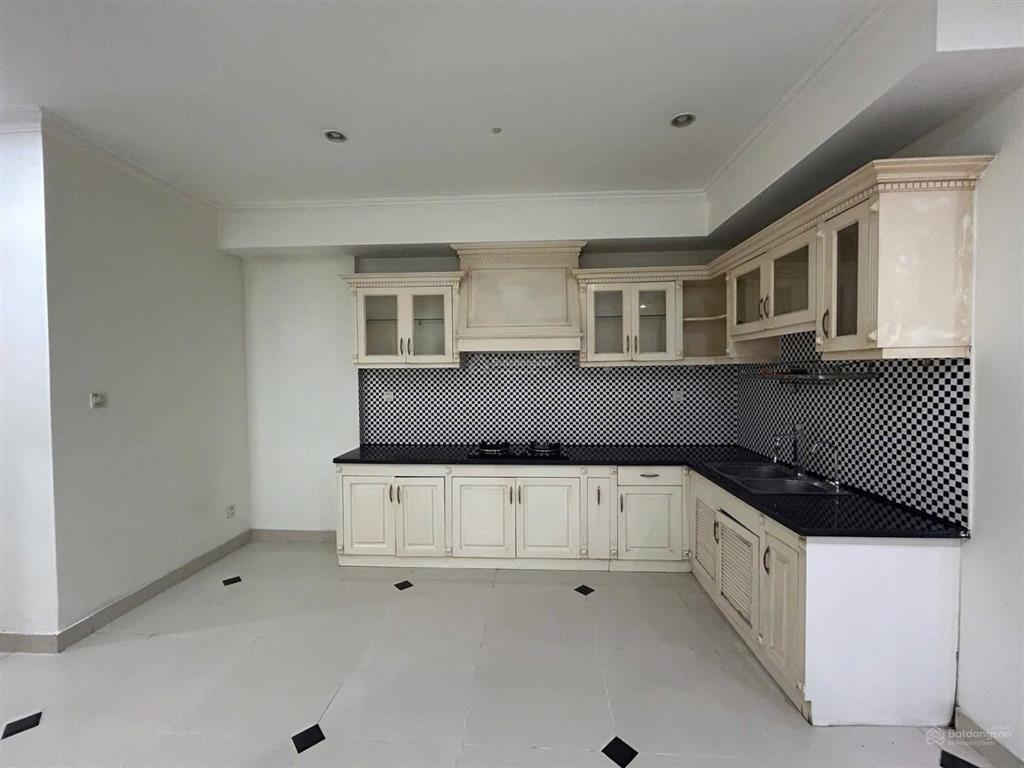 Phúc yên 2  nhà trống  9 triệu  lầu trung