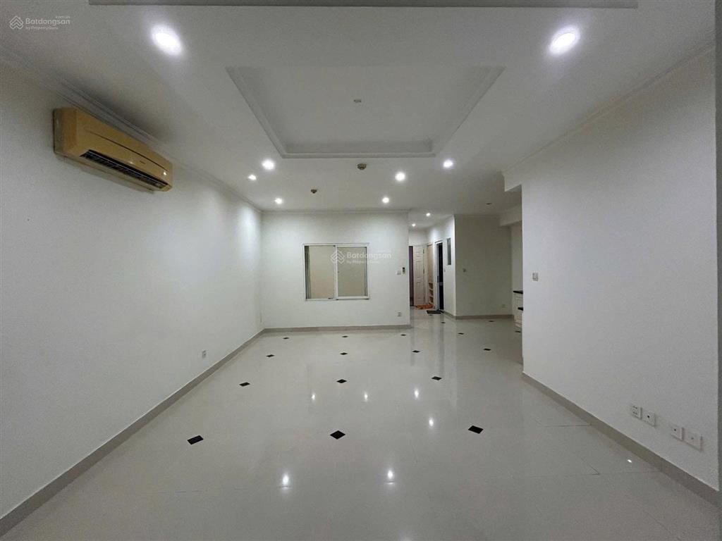 Phúc yên 2  nhà trống  9 triệu  lầu trung