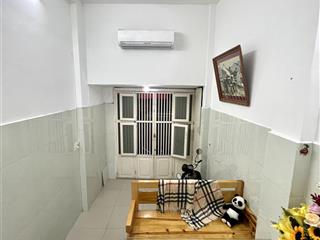 Chính chủ cho thuên nhà trung tâm q1 trệt lầu, 3 phòng ngủ sạch, thoáng