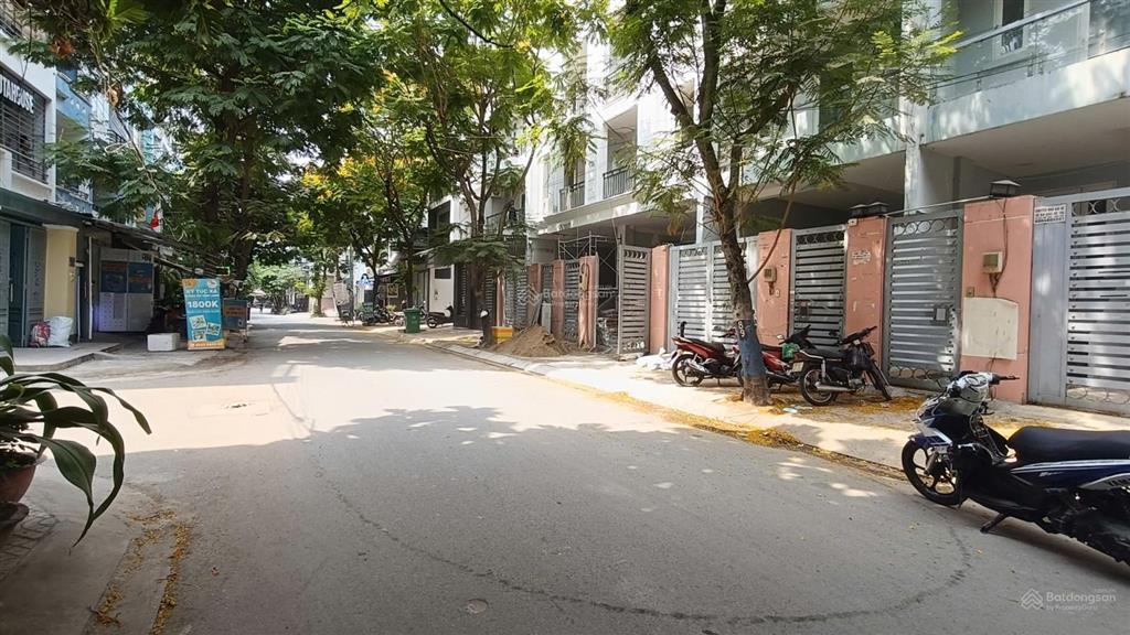 Chủ định cư bán gấp nhà ngay cổng đh văn lang đặng thùy trâm  bình lợi 68m2 có sẵn 4 tầng 10,4 tỷ
