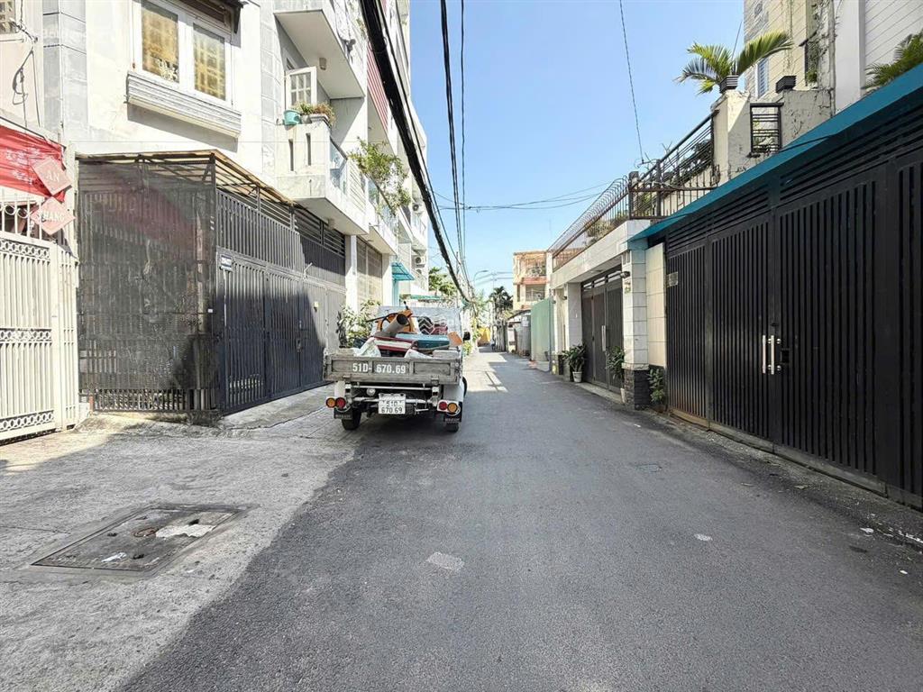 Vài bước ra công viên tầm vu! bán tòa chdv xvnt  ql13 5.2x15m 7 tầng có hầm chỉ 12.5 tỷ