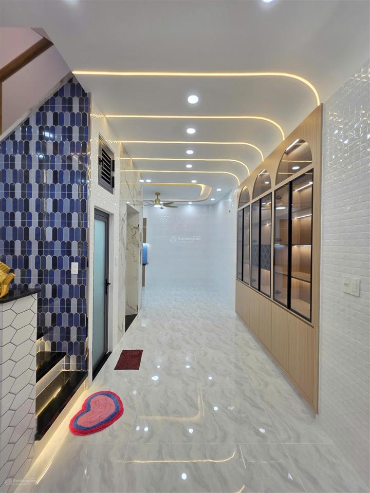 Sát phan xích long! có thang máy bán nhà vạn kiếp ngang 5.7m, sẵn 4 tầng mới xây hẻm thông 9,5 tỷ