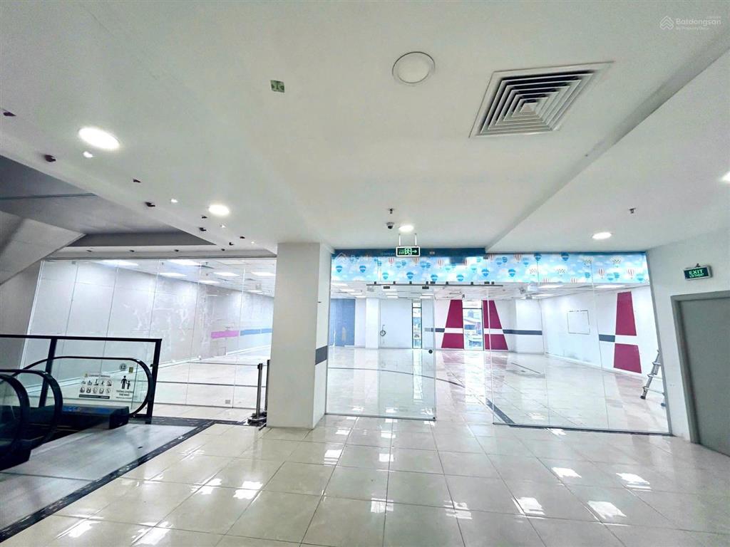 Cho thuê mặt bàng tầng 1 và 3 vị trí đông đúc phù hợp f&b giá chỉ khoảng 200k/m2/tháng