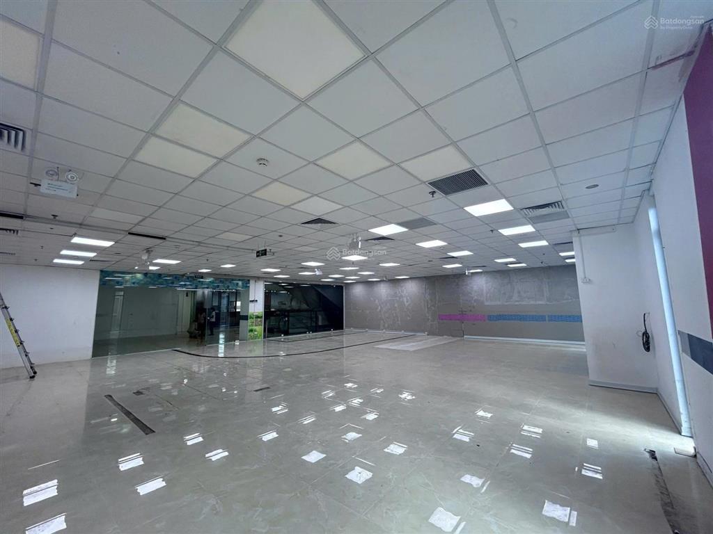 Cho thuê mặt bàng tầng 1 và 3 vị trí đông đúc phù hợp f&b giá chỉ khoảng 200k/m2/tháng