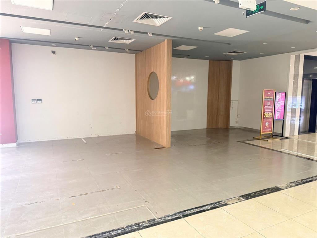 Cho thuê mặt bằng tầng 3  vị trí đông đúc, phù hợp f&b, văn phòng  giá chỉ khoảng 200k/m2/tháng