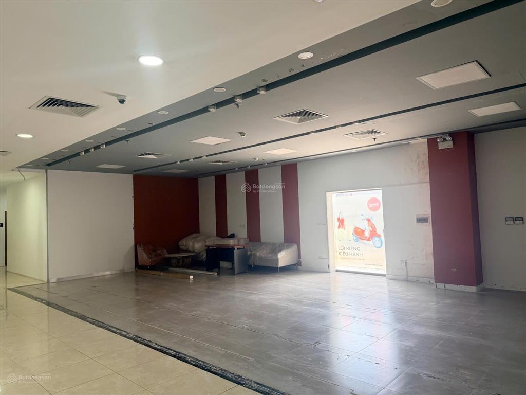 Cho thuê mặt bằng tầng 3  vị trí đông đúc, phù hợp f&b, văn phòng  giá chỉ khoảng 200k/m2/tháng