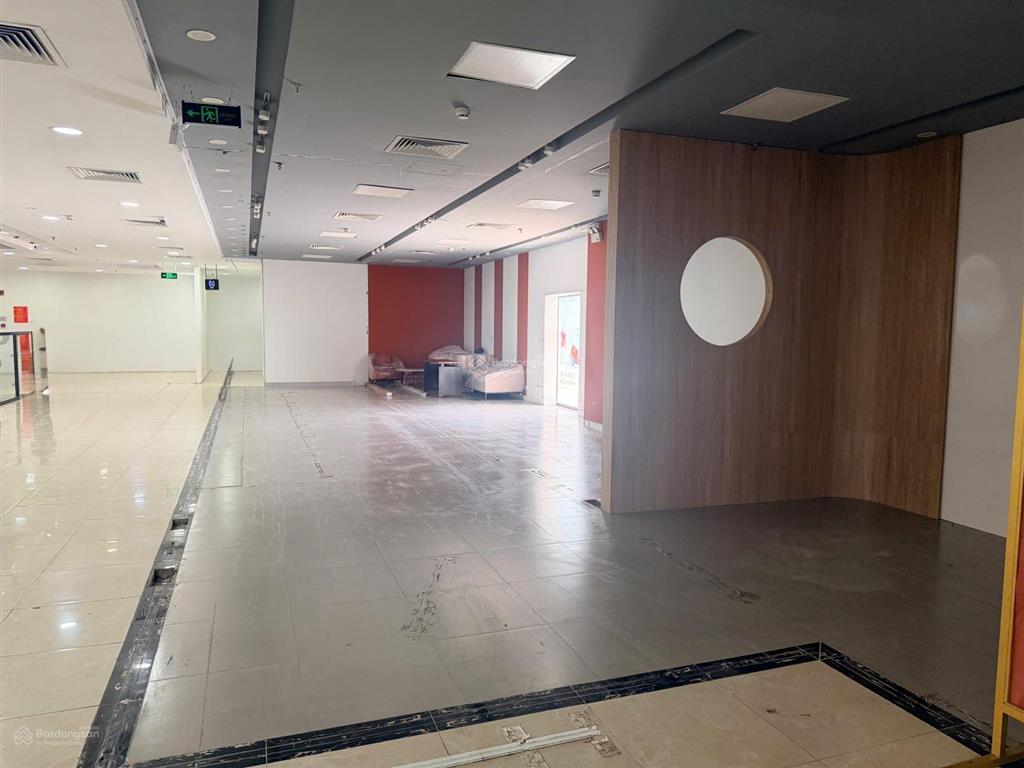 Cho thuê mặt bằng tầng 3  vị trí đông đúc, phù hợp f&b, văn phòng  giá chỉ khoảng 200k/m2/tháng