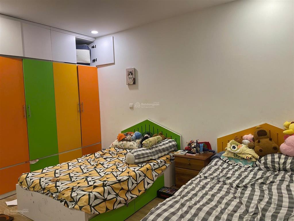 Chính chủ cho thuê căn hộ 3 ngủ, căn góc 138 m2 cc paragon duy tân, cầu giấy