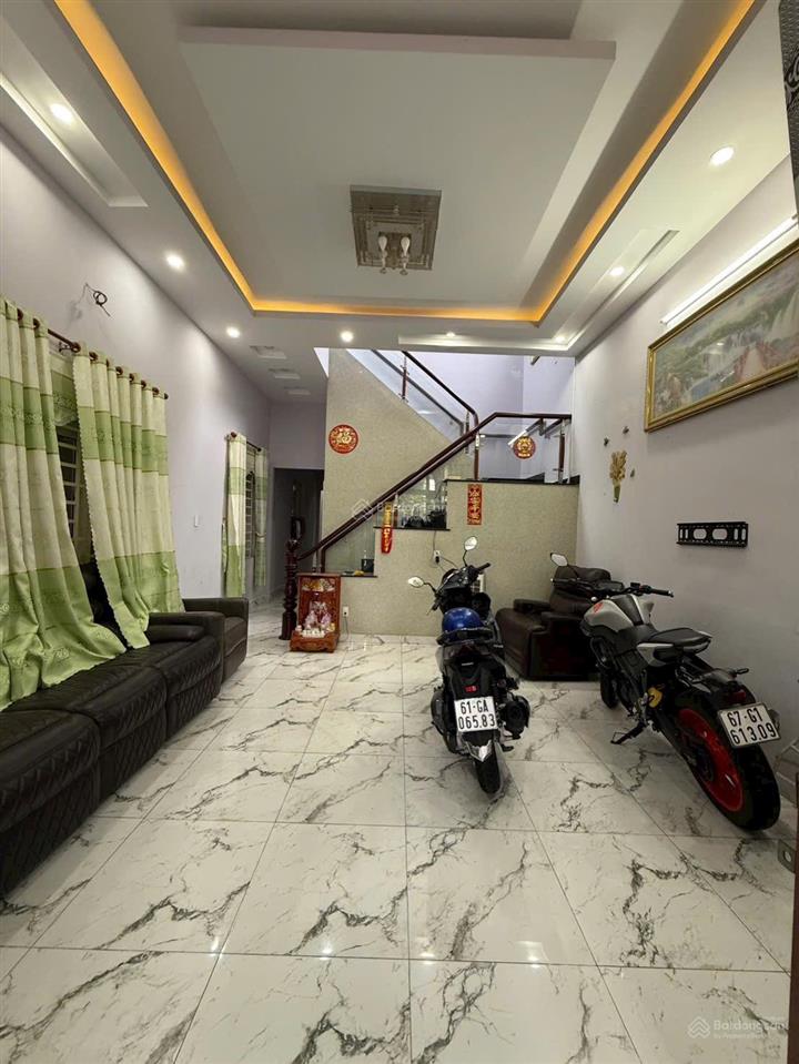 Định cư nước ngoài bán nhà và dãy trọ ngay kcn mỹ phước, thới hoà, bến cát, 300m2, sổ sẵn