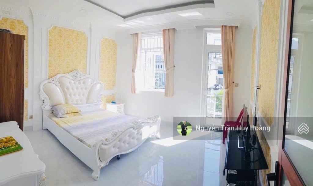 4 tầng  8 x 11  ô tô trong nhà, hòa bình nối dài  chỉ 7.2 tỷ