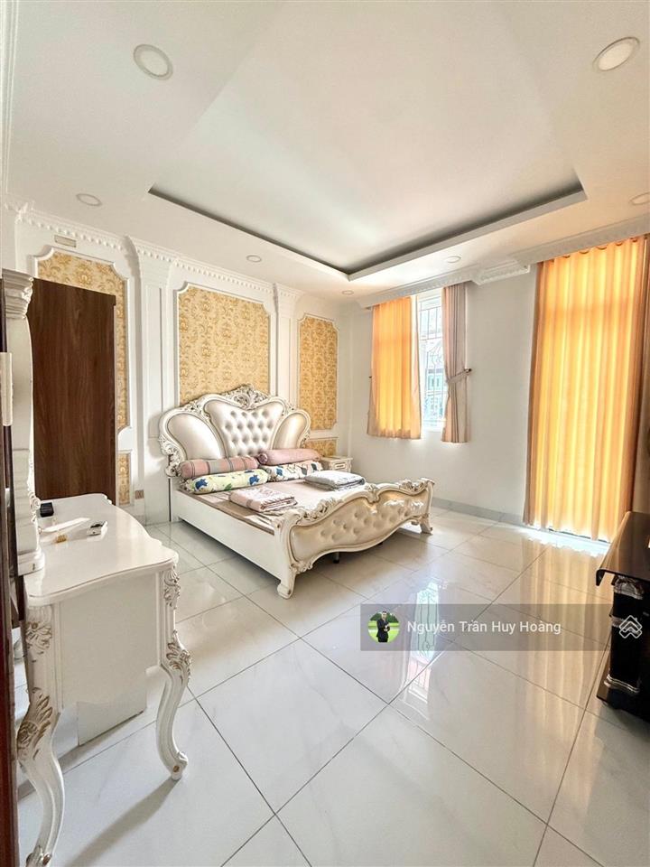 4 tầng  8 x 11  ô tô trong nhà, hòa bình nối dài  chỉ 7.2 tỷ