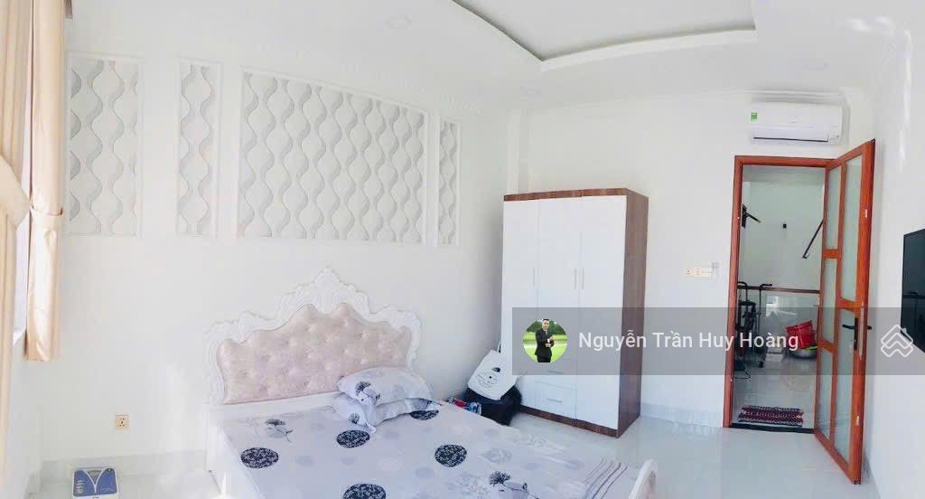 4 tầng  8 x 11  ô tô trong nhà, hòa bình nối dài  chỉ 7.2 tỷ
