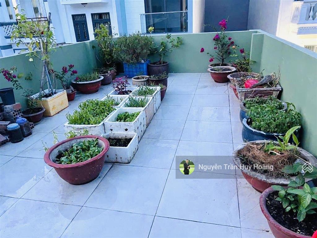 3 tầng  4 x 22m  ngã tư bốn xã  giá 6.x tỷ