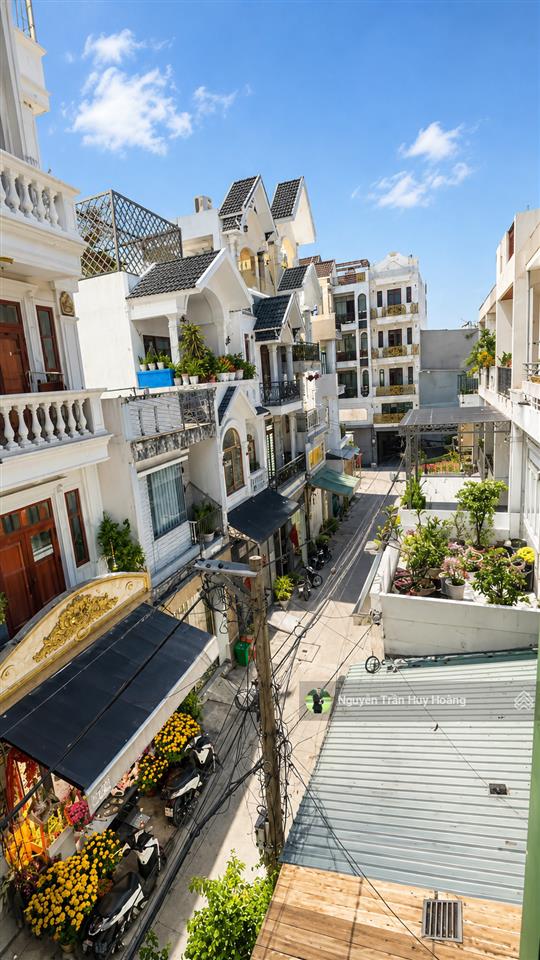 3 tầng  4 x 22m  ngã tư bốn xã  giá 6.x tỷ
