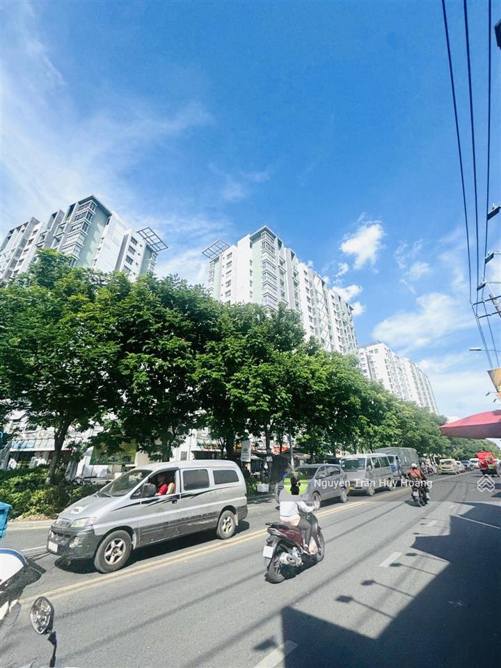 Nhà 4x25  nhỉnh 6 tỷ  đường nhựa 8m thông  ngay aeon tân phú