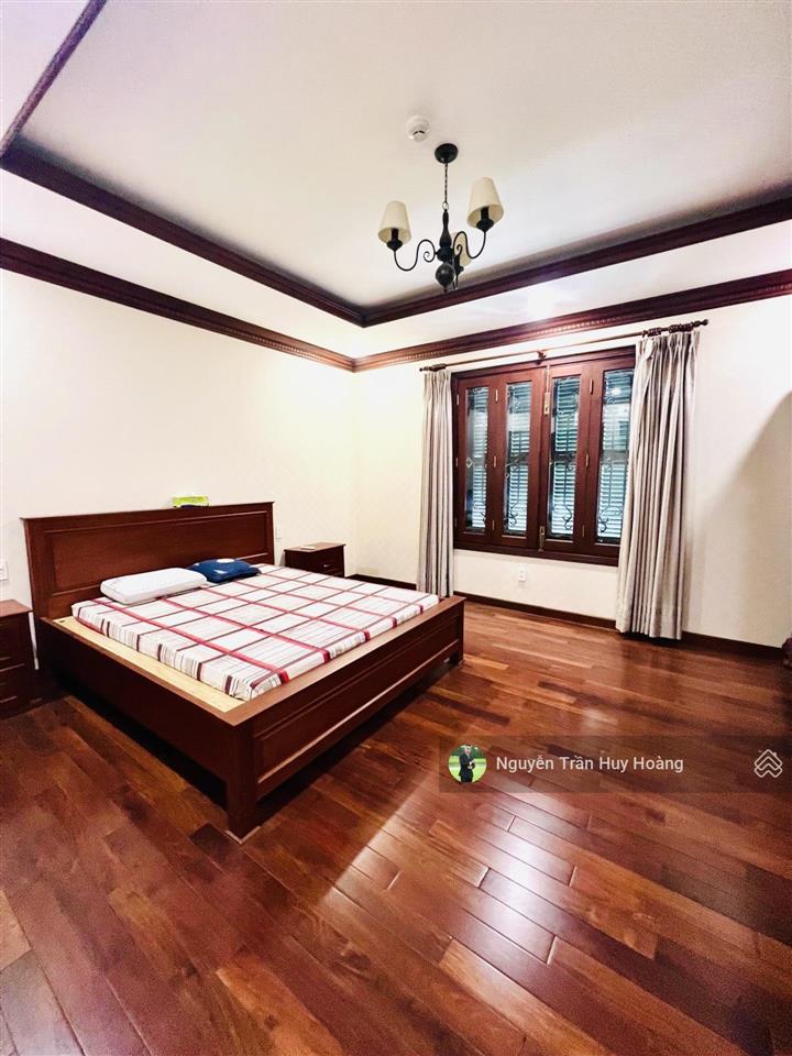 Dinh thự châu âu đẳng cấp, nhà 20x31m  4 tầng  hầm siêu xe  giá 51 tỷ nhỉnh, khu dân cư vĩnh lộc