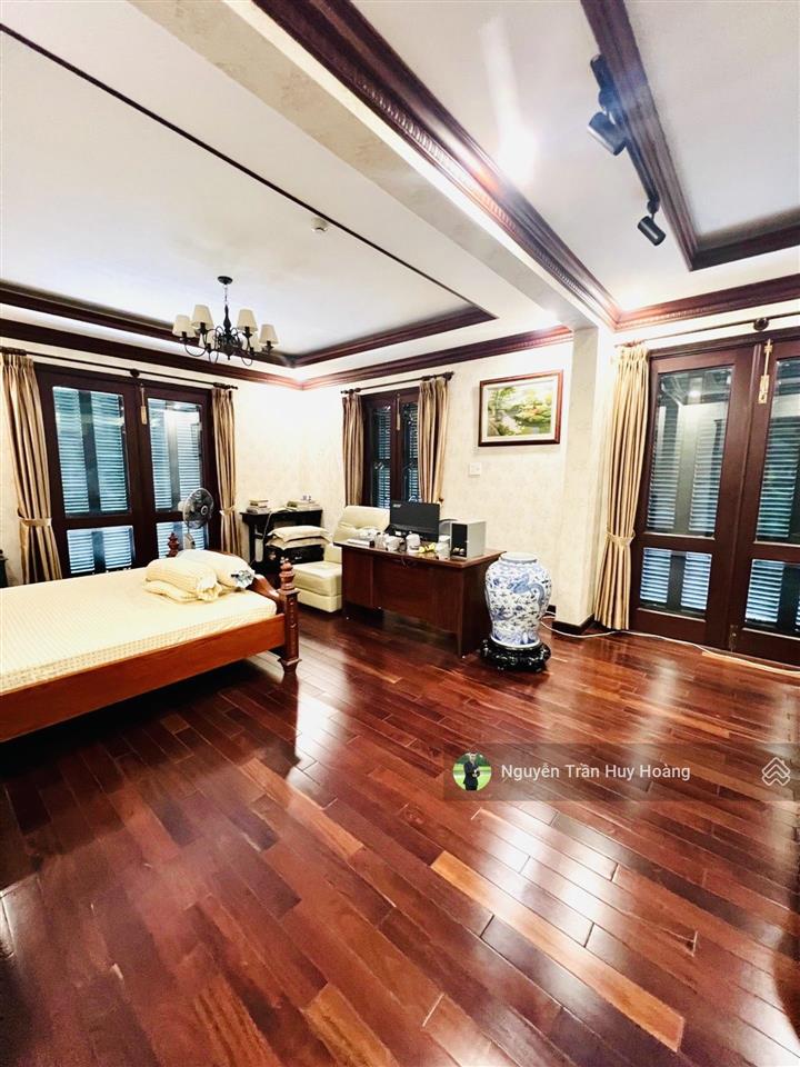 Dinh thự châu âu đẳng cấp, nhà 20x31m  4 tầng  hầm siêu xe  giá 51 tỷ nhỉnh, khu dân cư vĩnh lộc