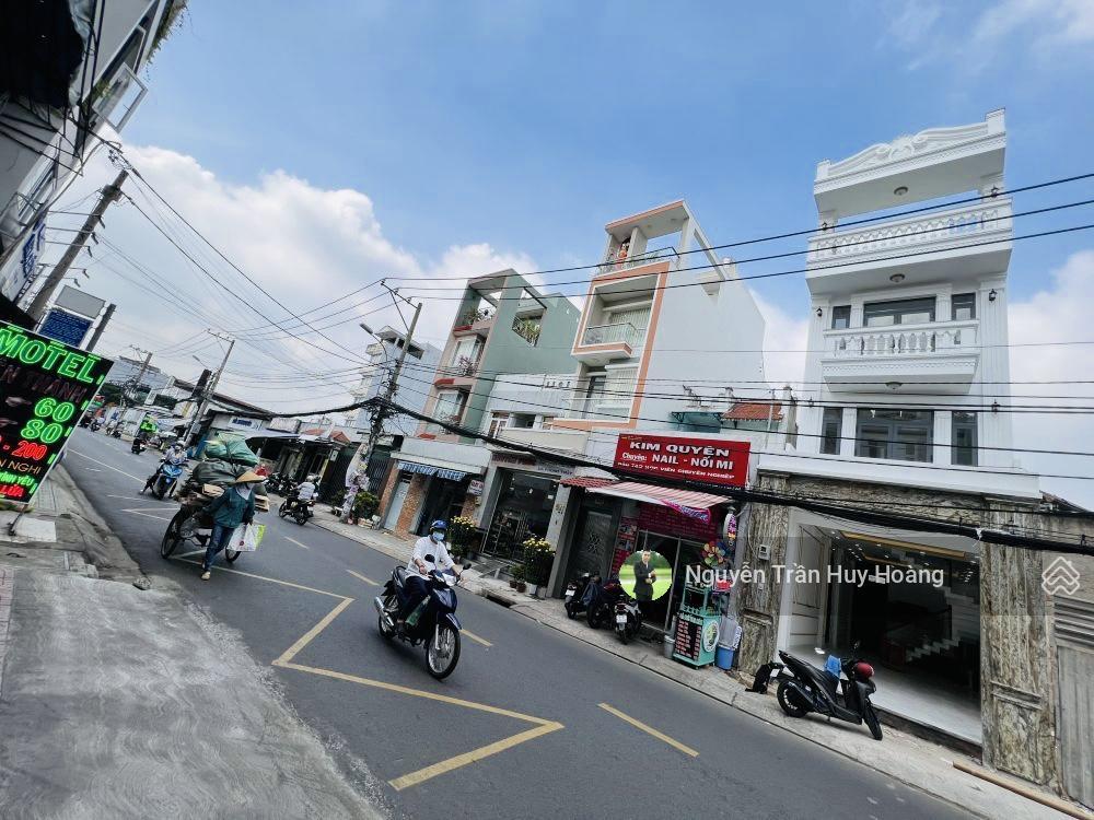 Mặt tiền tên lửa  5 tầng  4.3 x 15  chỉ 11.x tỷ, kinh doanh sầm uất, quận bình tân