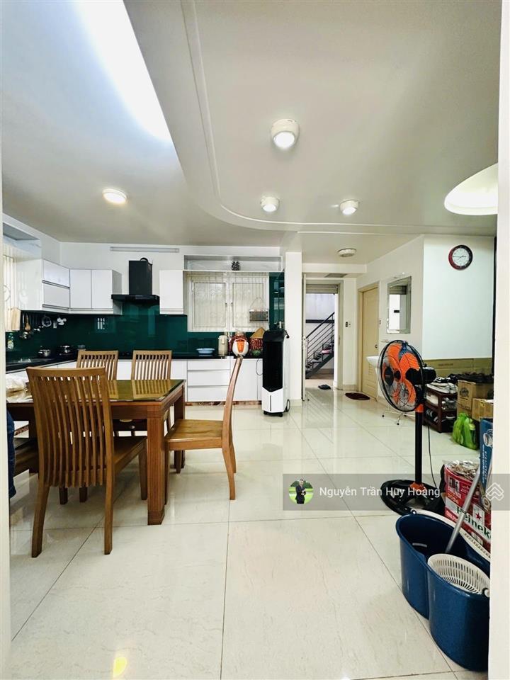 Biệt thự tên lửa  ngang 10m x 20m  hầm 3 lầu sân thượng  28 tỷ