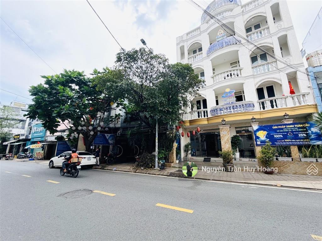 Tân phú  biệt thự mặt tiền  200m  ngang 7m  4 tầng  giá 26 tỷ