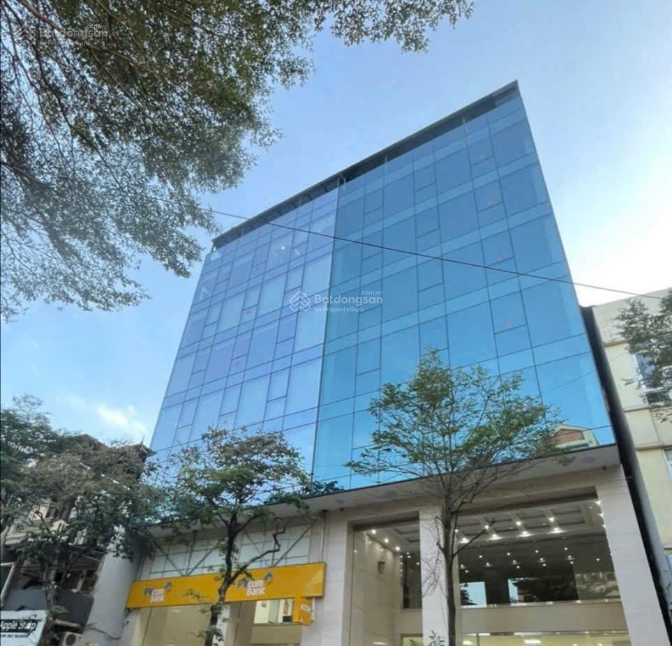 Cho thuê nhà mặt phố lạc long quân 180m2 x 5 tầng, mt11m. thiết kế thông sàn, thang máy.