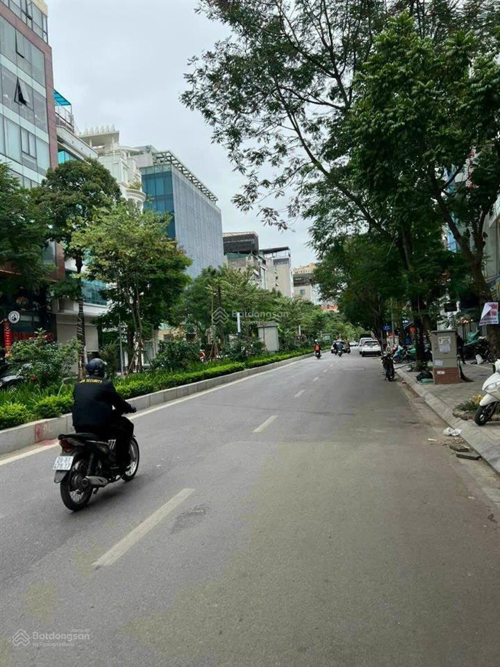 Cho thuê nhà mặt phố lạc long quân 180m2 x 5 tầng, mt11m. thiết kế thông sàn, thang máy.