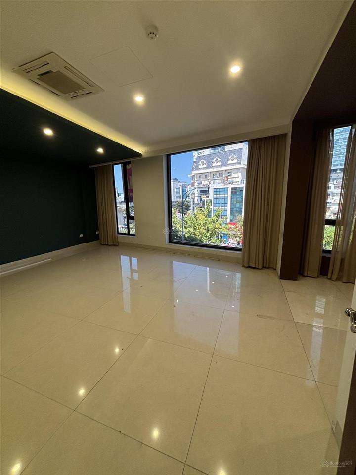 Cho thuê nhà mặt phố nguyễn văn huyên, cầu giấy 80m2 mt8m 7 tầng thang máy. vị trí đẹp, kd sầm uất