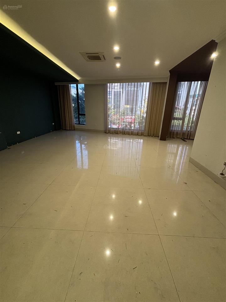 Cho thuê nhà mặt phố nguyễn văn huyên, cầu giấy 80m2 mt8m 7 tầng thang máy. vị trí đẹp, kd sầm uất