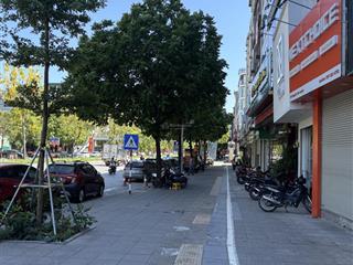 Cho thuê nhà mặt phố nguyễn văn huyên, cầu giấy 80m2 mt8m 7 tầng thang máy. vị trí đẹp, kd sầm uất