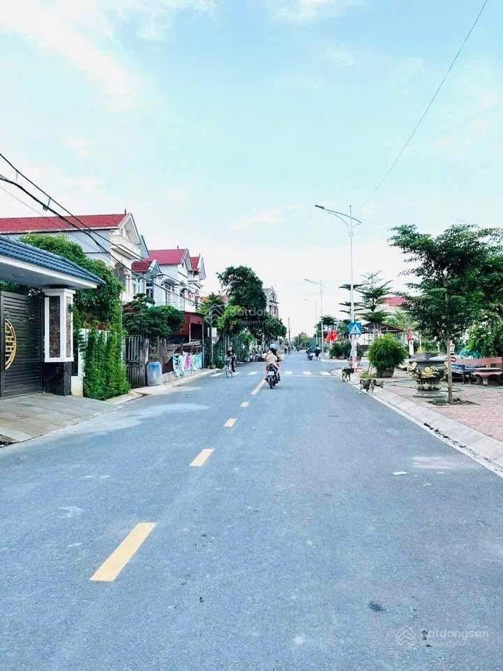 Đấu giá công luận 2  văn giang giáp đô thị alluvia, sân bóng pvf, đại lộ đông tây giá đầu tư