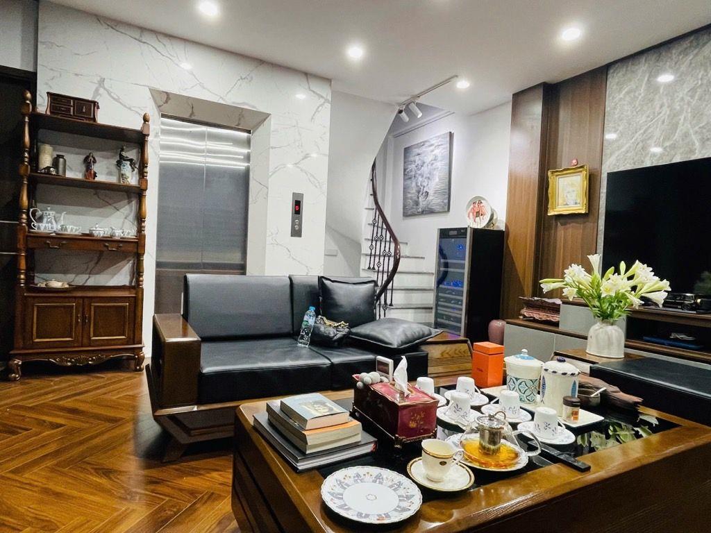 BÁN NHÀ BỒ ĐỀ 45M2- 7 TẦNG THANG MÁY- Ô TÔ TRÁNH ĐỖ- HƠN 20 TỶ