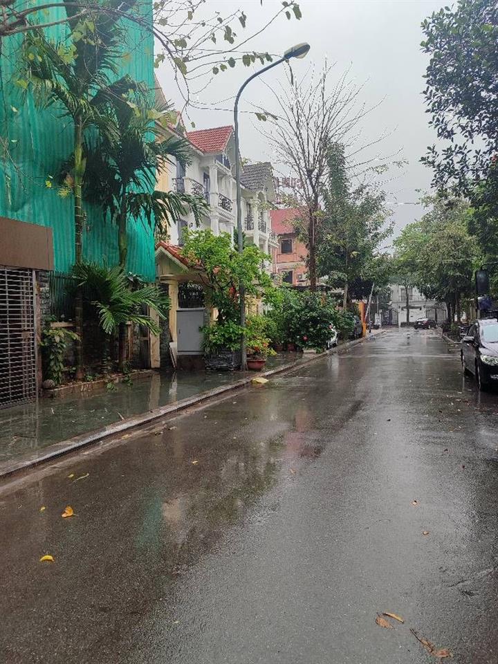BÁN BIỆT THỰ VIỆT HƯNG 152M2- 4 TẦNG THÔ- VỊ TRÍ ĐẸP- 4X TỶ